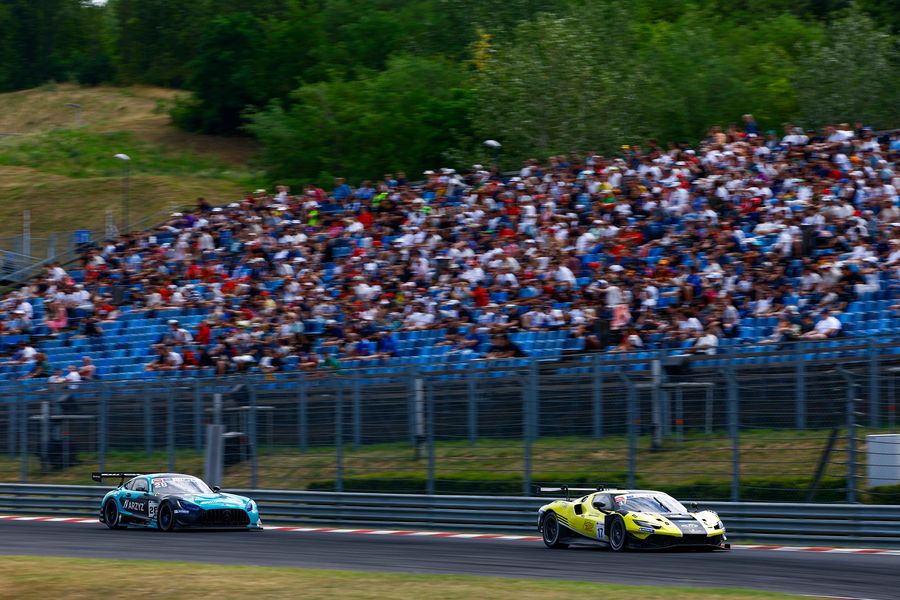 Emson-Lebbon (Elite Ferrari) take revenge with win in Race 2 